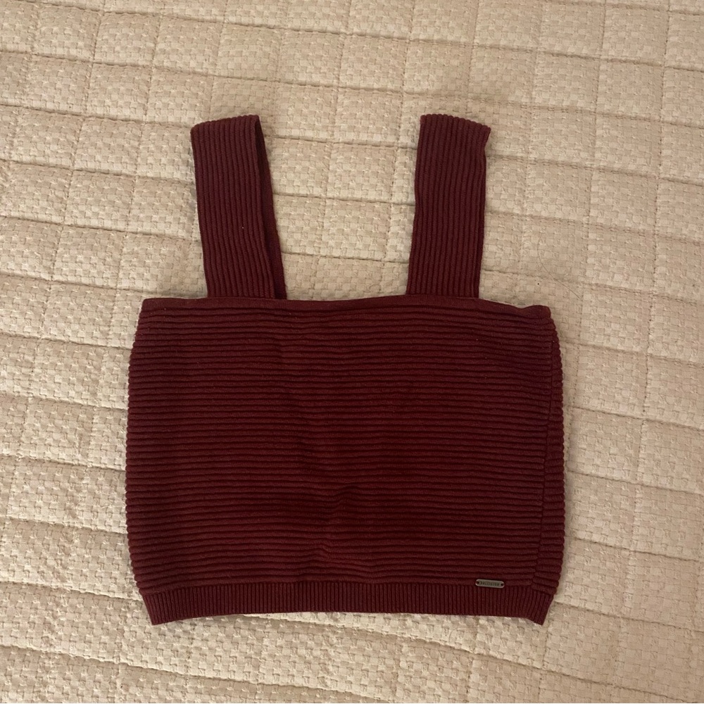Super cute BURGUNDY crop top from Hollister !